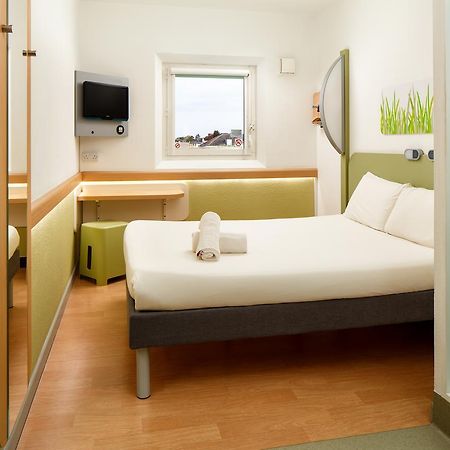 Ibis Budget London Hounslow Esterno foto