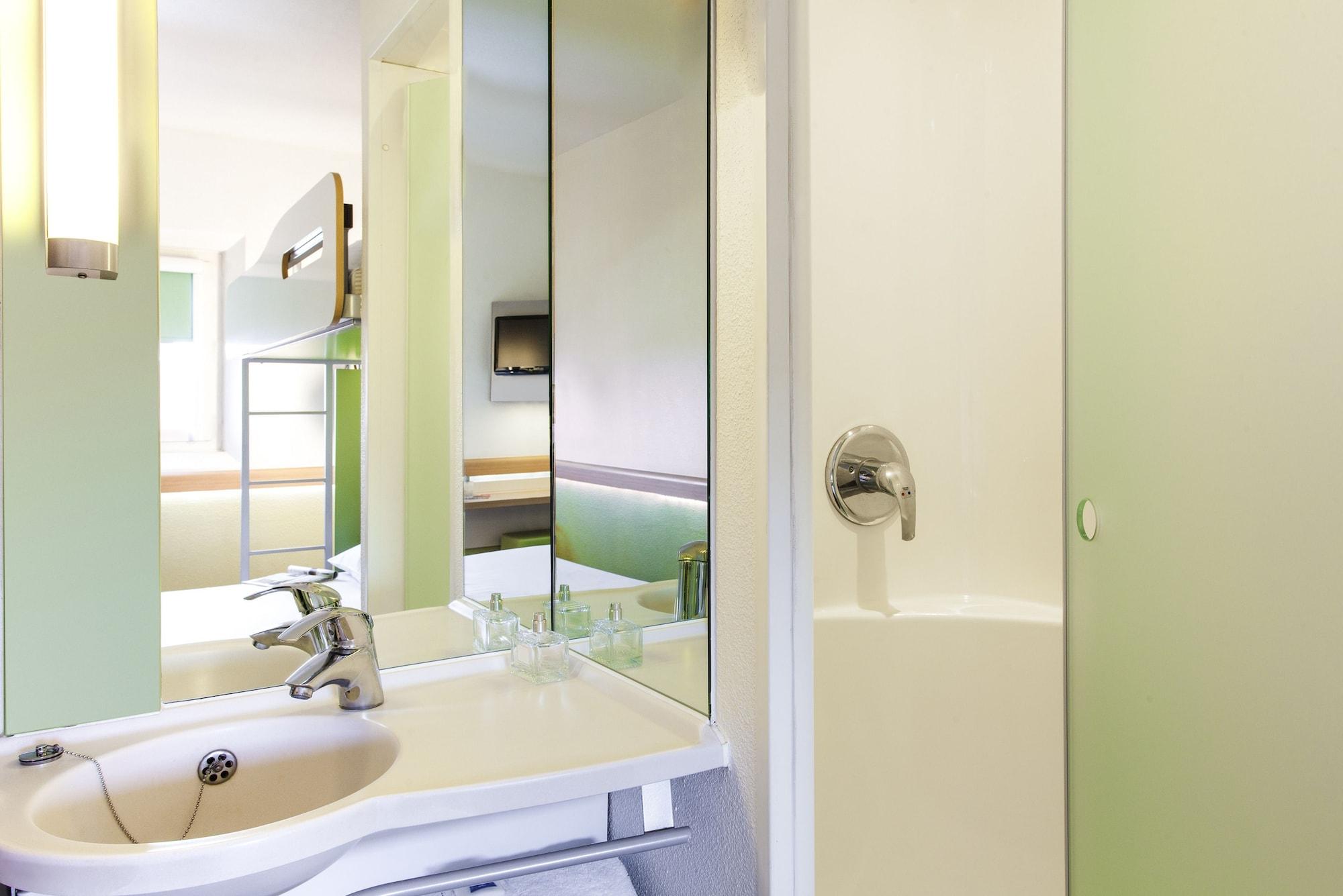 Ibis Budget London Hounslow Esterno foto