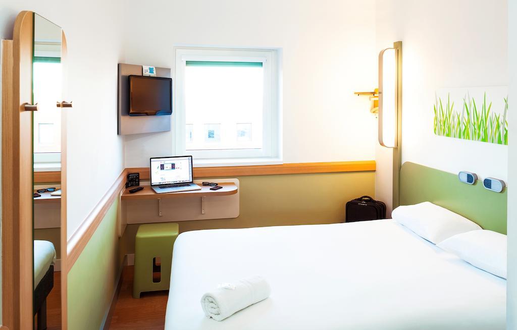 Ibis Budget London Hounslow Esterno foto