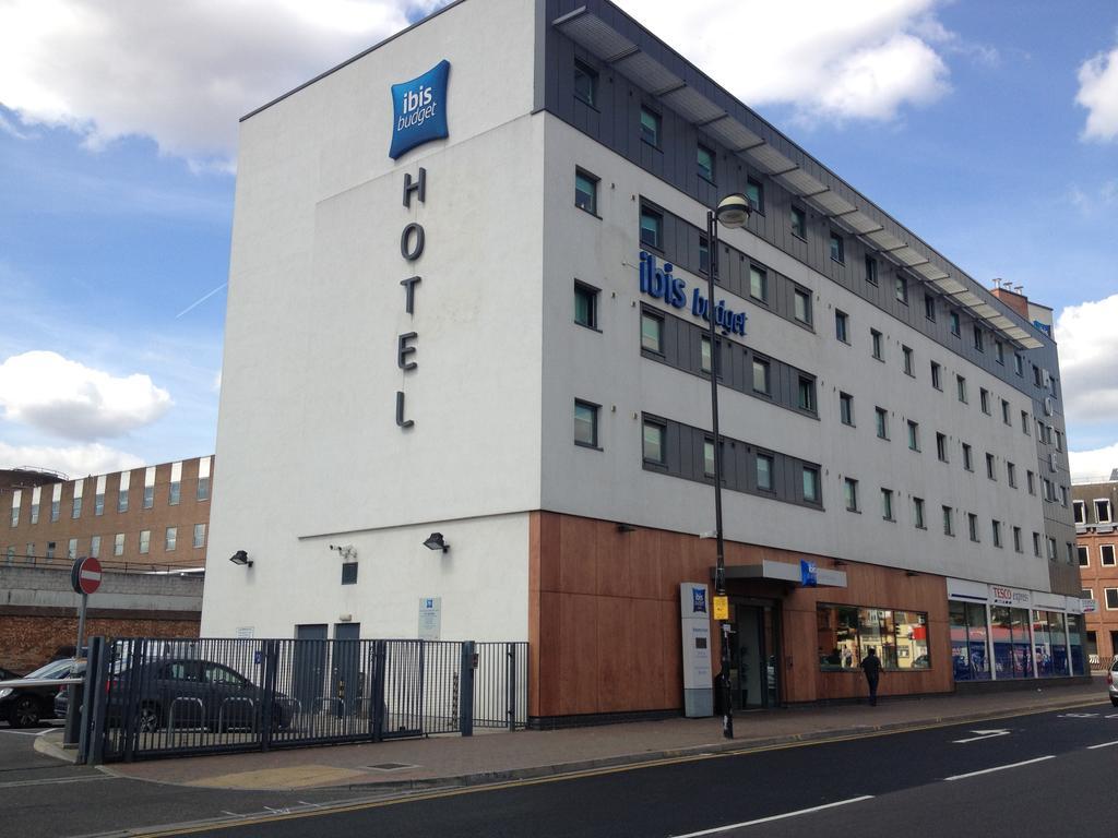 Ibis Budget London Hounslow Esterno foto