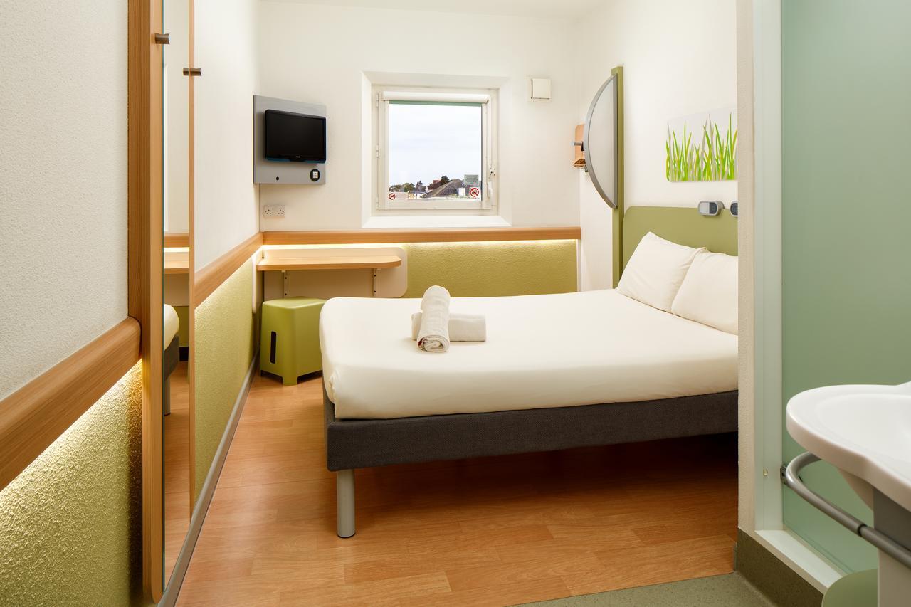 Ibis Budget London Hounslow Esterno foto