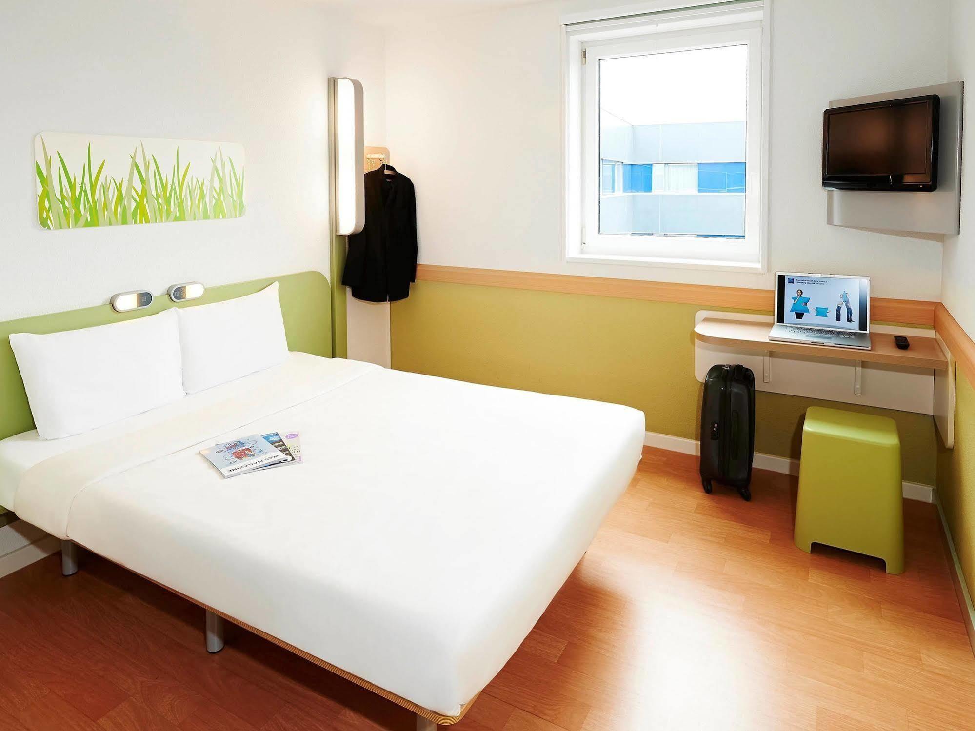 Ibis Budget London Hounslow Esterno foto