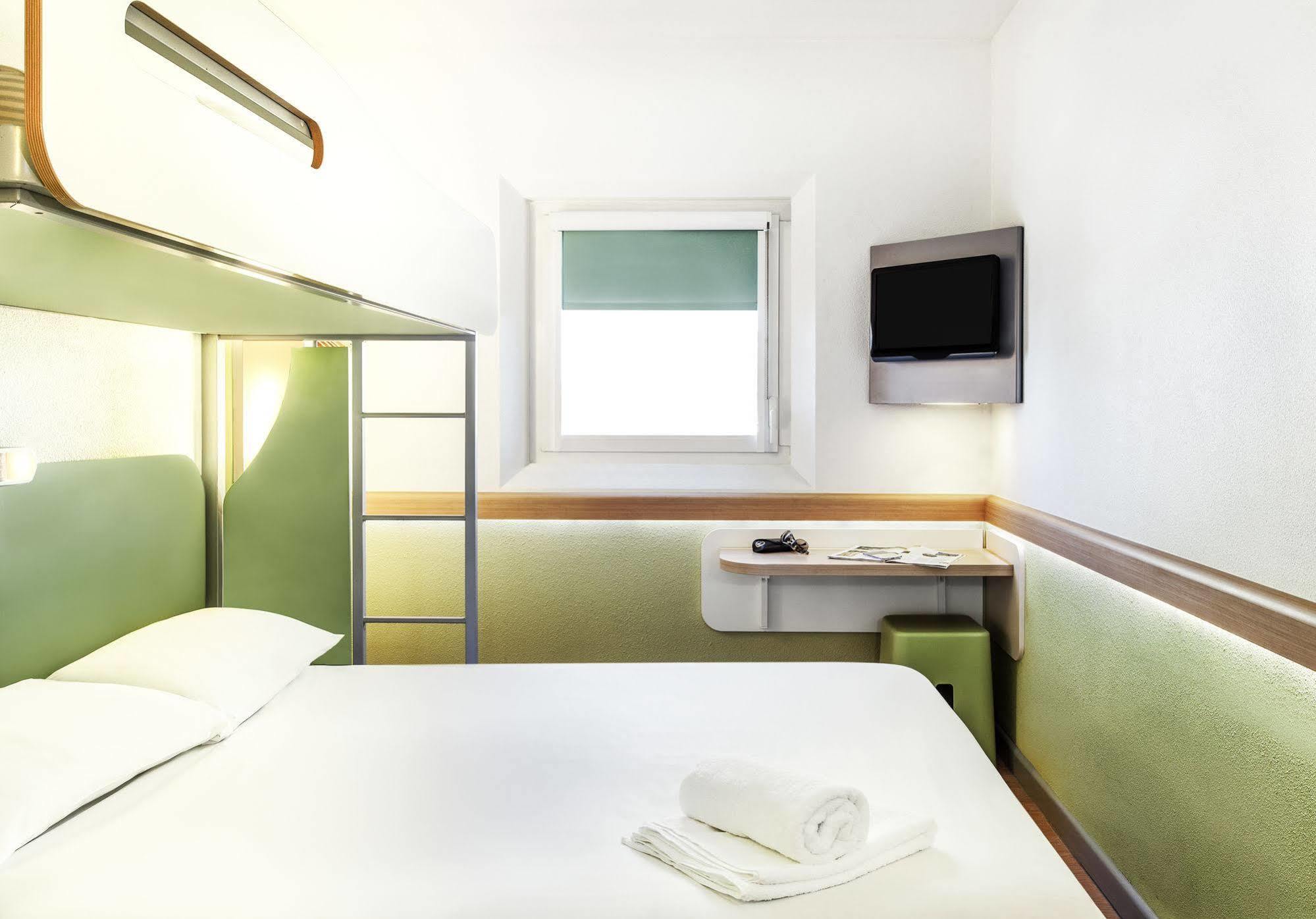 Ibis Budget London Hounslow Esterno foto