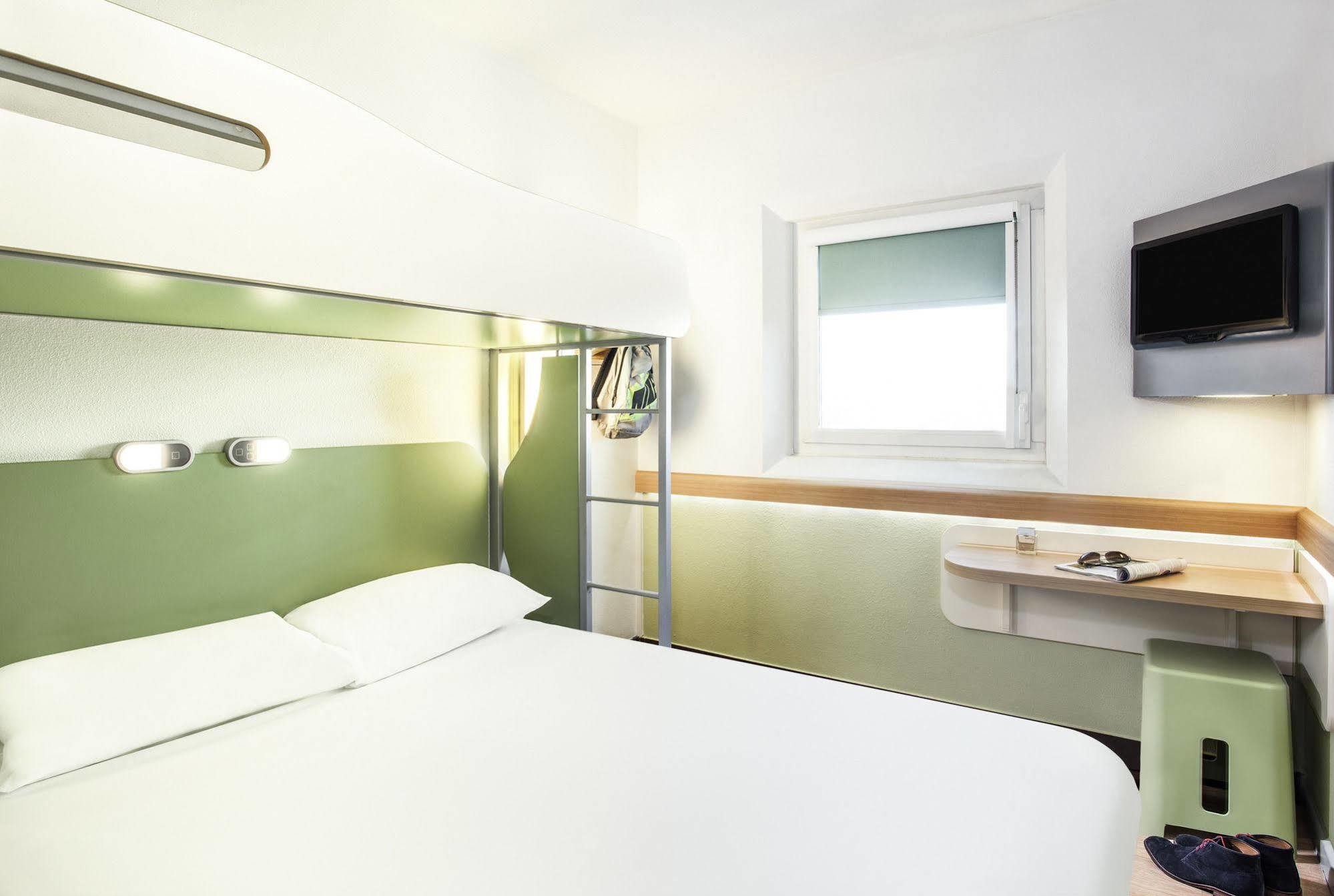 Ibis Budget London Hounslow Esterno foto