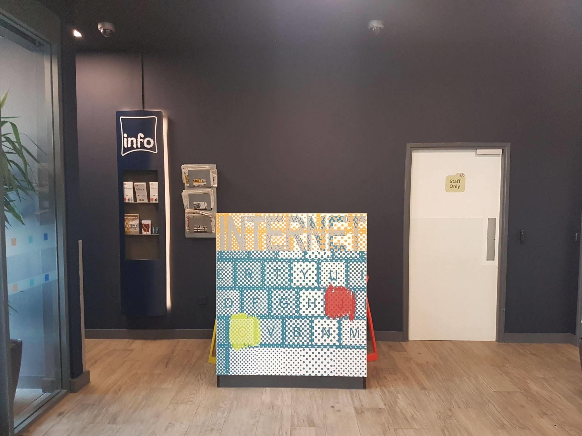 Ibis Budget London Hounslow Esterno foto