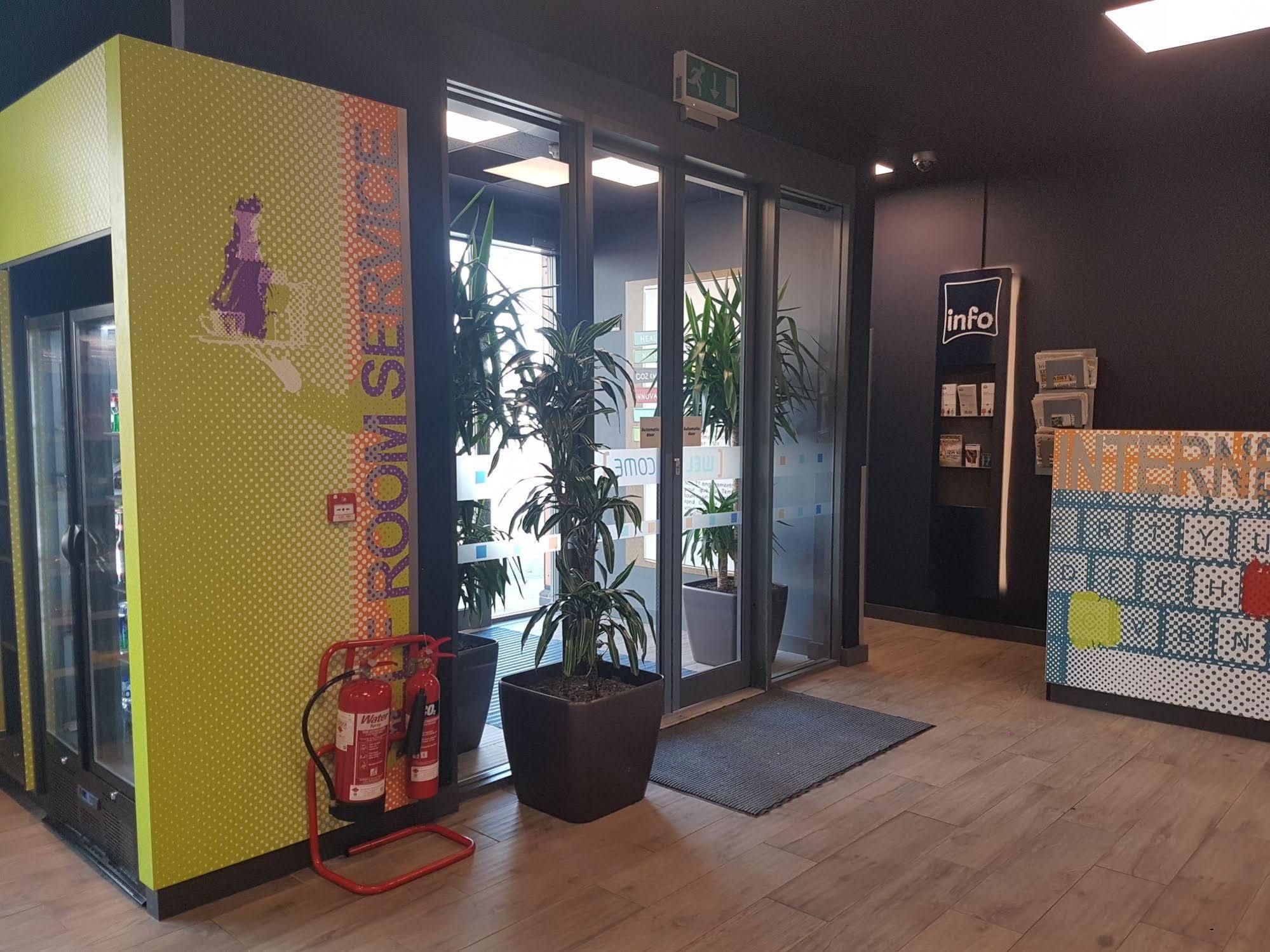 Ibis Budget London Hounslow Esterno foto