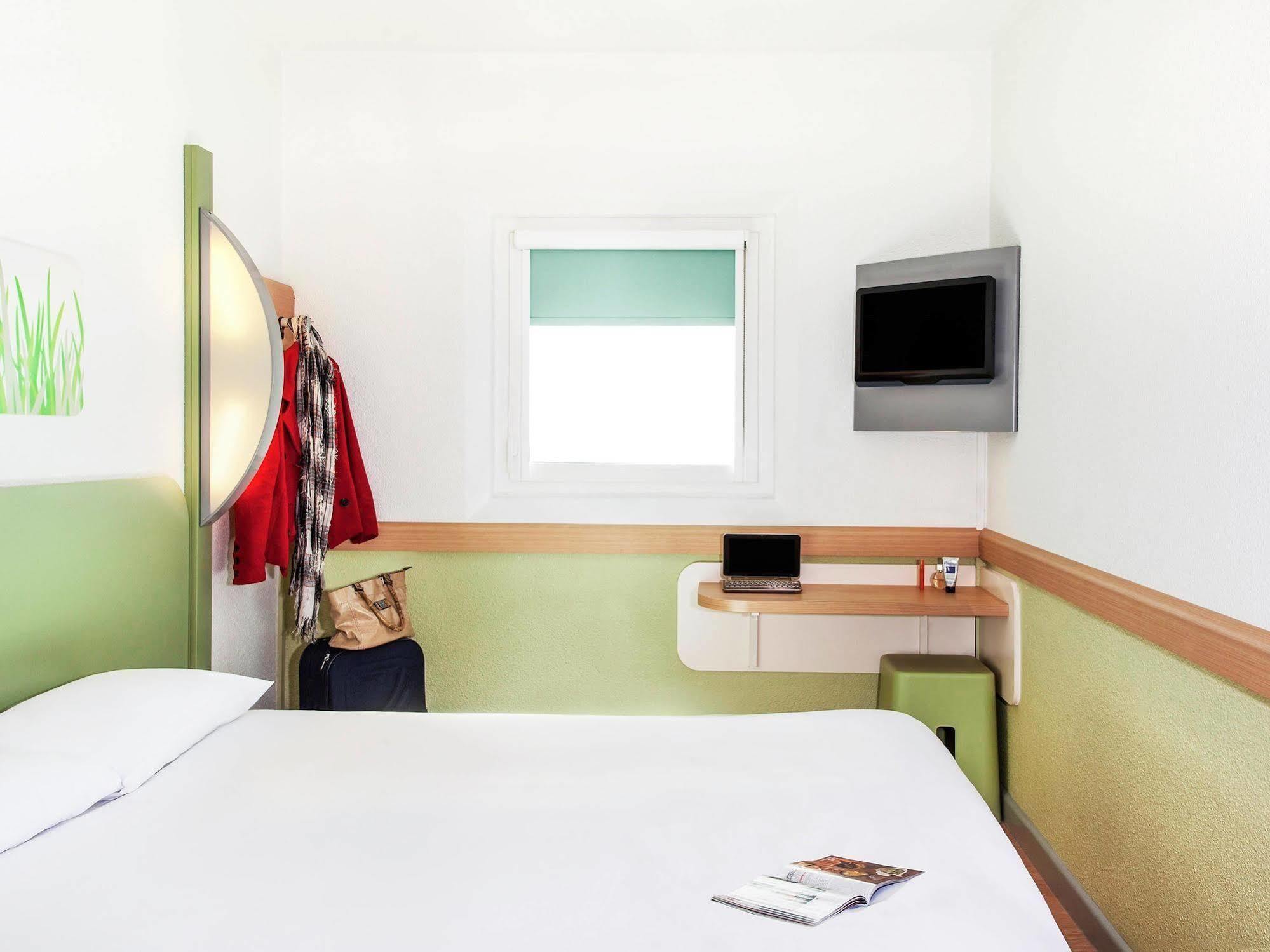 Ibis Budget London Hounslow Esterno foto