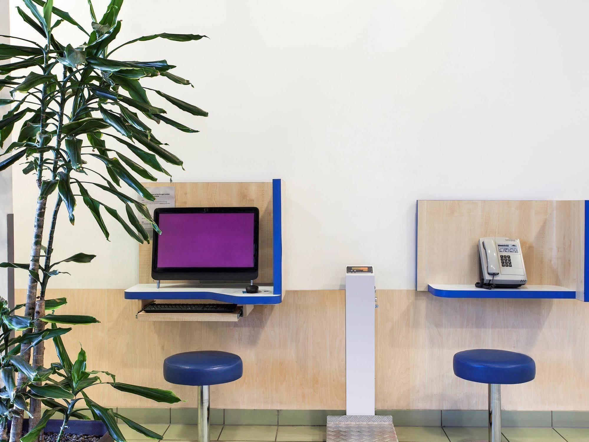 Ibis Budget London Hounslow Esterno foto